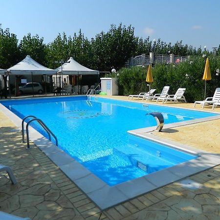 Camping Johnny Marina Palmense Esterno foto