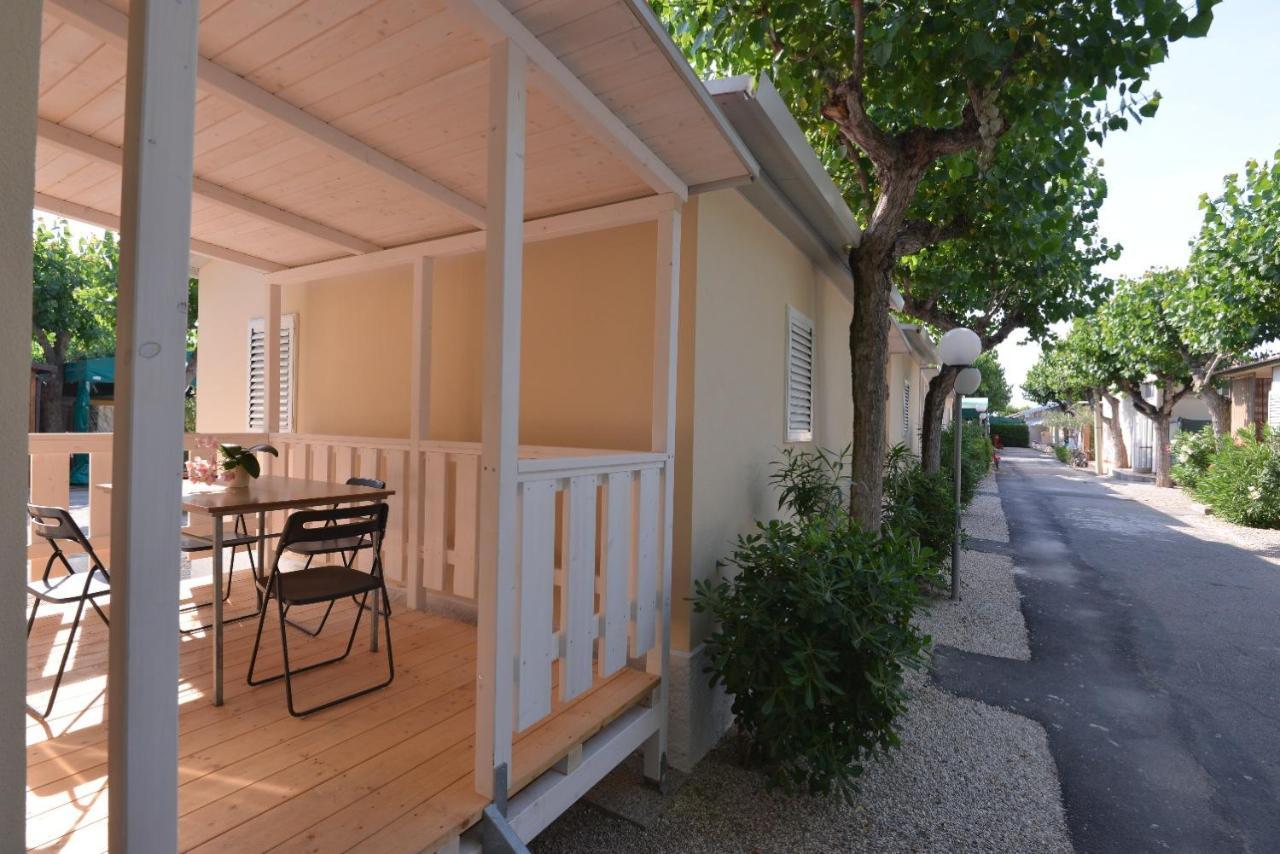 Camping Johnny Marina Palmense Esterno foto