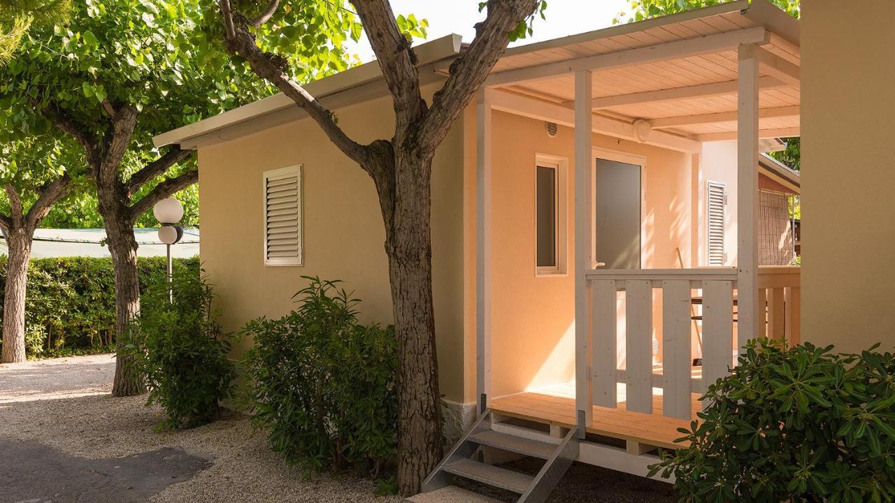 Camping Johnny Marina Palmense Esterno foto