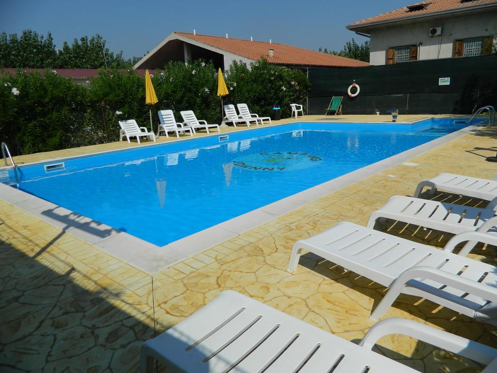 Camping Johnny Marina Palmense Esterno foto