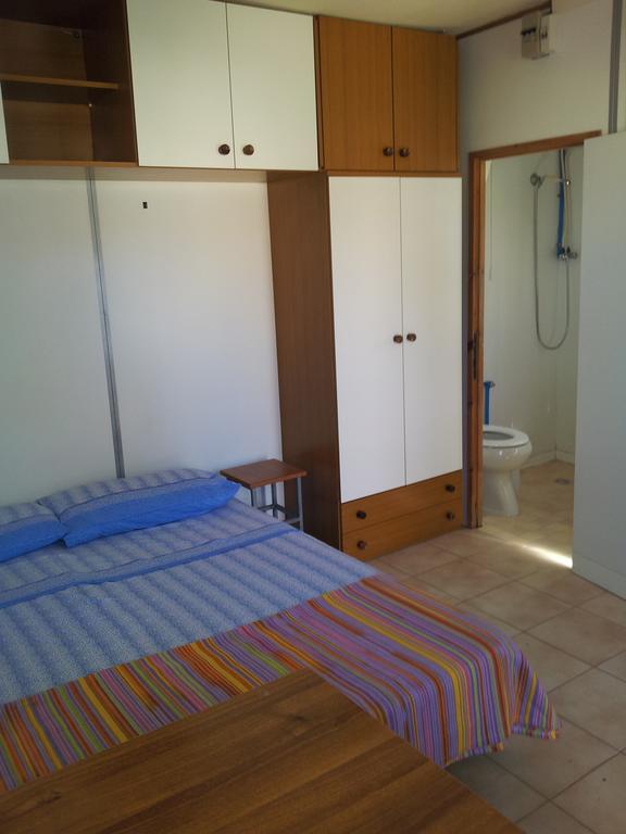 Camping Johnny Marina Palmense Esterno foto