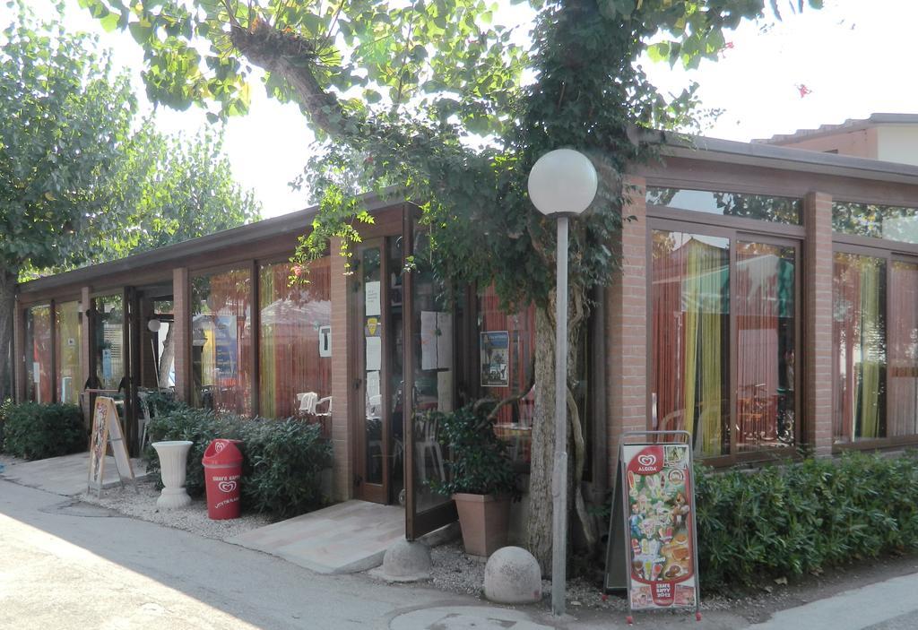 Camping Johnny Marina Palmense Esterno foto