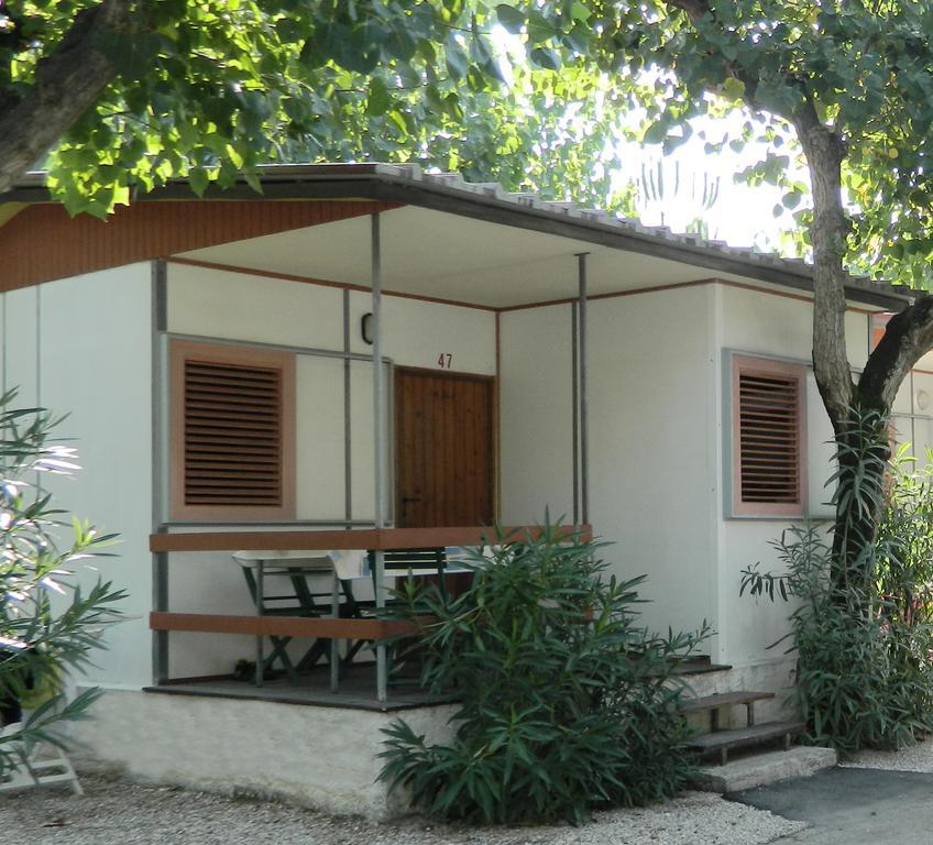 Camping Johnny Marina Palmense Esterno foto