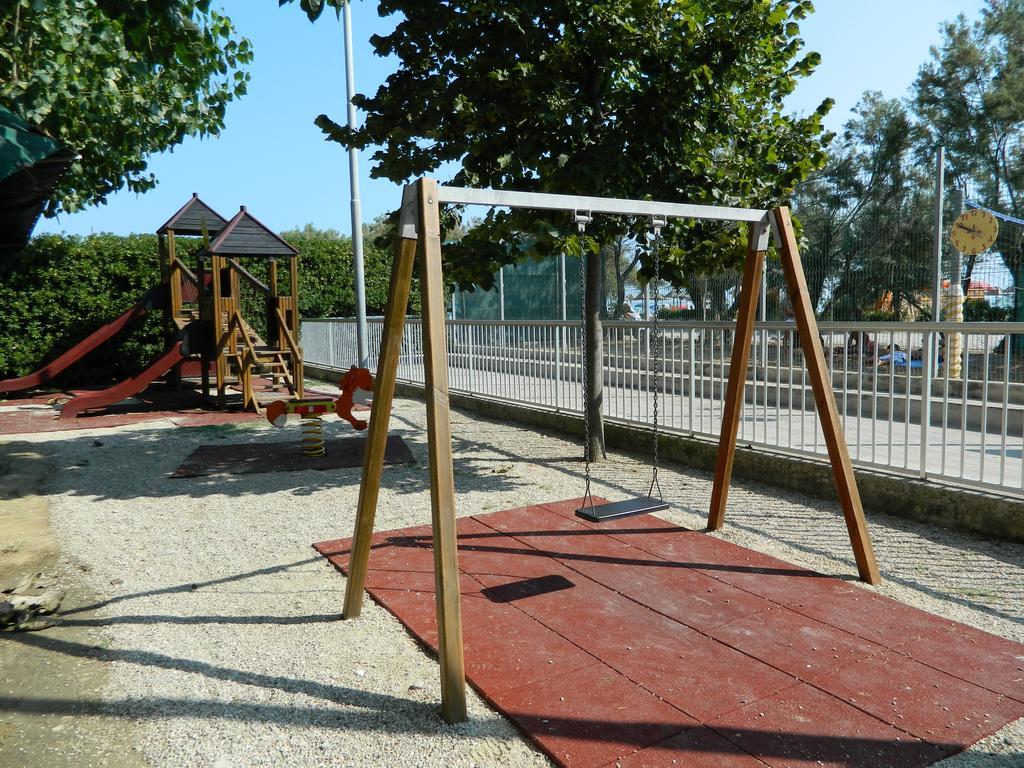 Camping Johnny Marina Palmense Esterno foto