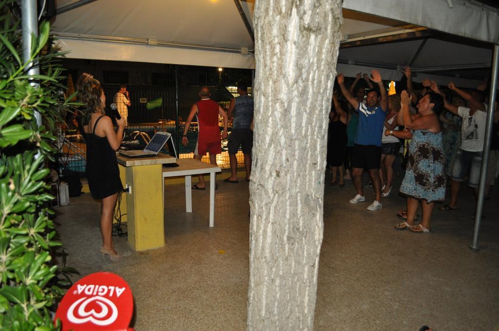 Camping Johnny Marina Palmense Esterno foto